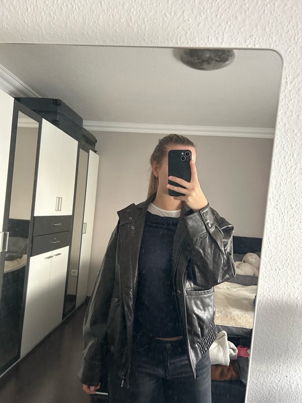 Damen Braune Lederjacke im Bomber-Stil – Größe XS – Bild 2 von 3