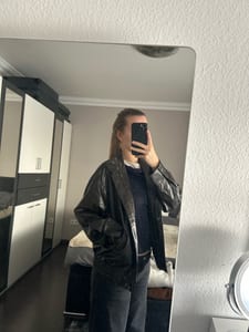 Damen Braune Lederjacke im Bomber-Stil – Größe XS