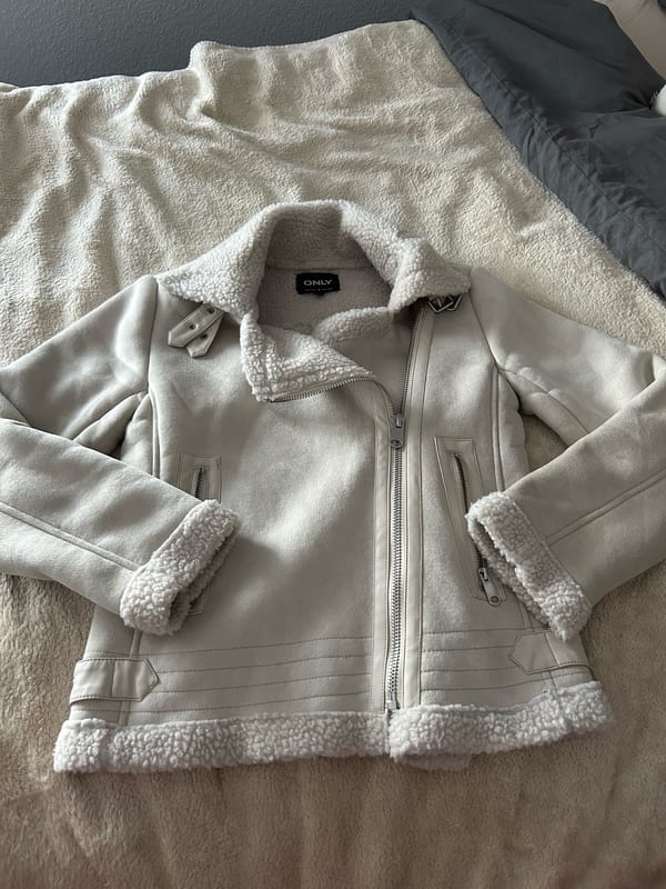 Damen Biker-Jacke aus Teddyfell in Beige – Größe XS – Bild 3 von 3