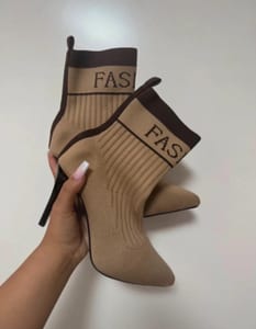 Damen Sock-Stiefeletten, beige mit braunem Bund, Stiletto-Absatz – Größe 39