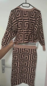 Damen Strick-Set mit Mäandermuster – Pullover und Rock – Einheitsgröße – Beige/Weiß