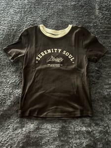 Damen Cropped Ringer-T-Shirt mit Aufdruck – dunkelbraun – Größe XS – Bild 2 von 2