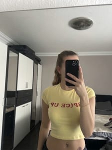 Gelbes Baby-T-Shirt mit „Spice Up“-Print – Größe S