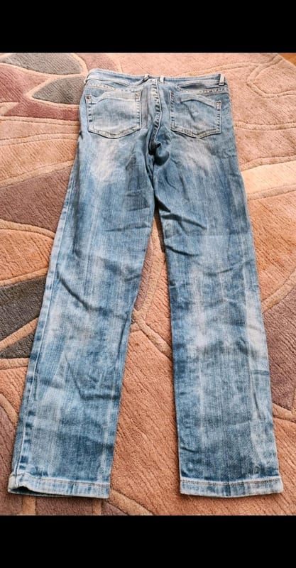 Damen Helle Jeans mit Used-Waschung und Rissen Modern Gr. S – Blau – Bild 3 von 4