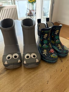 Kinder-Gummistiefel mit Weltraum-Motiv – Größe 21 – Grau/Blau