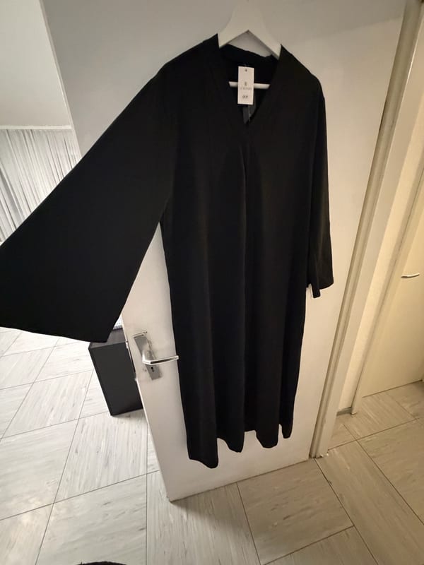 Damen Schwarzes langes Kleid mit V-Ausschnitt und weiten Ärmeln – Einheitsgröße – Bild 3 von 4