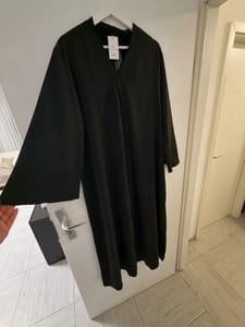 Damen Schwarzes langes Kleid mit V-Ausschnitt und weiten Ärmeln – Einheitsgröße