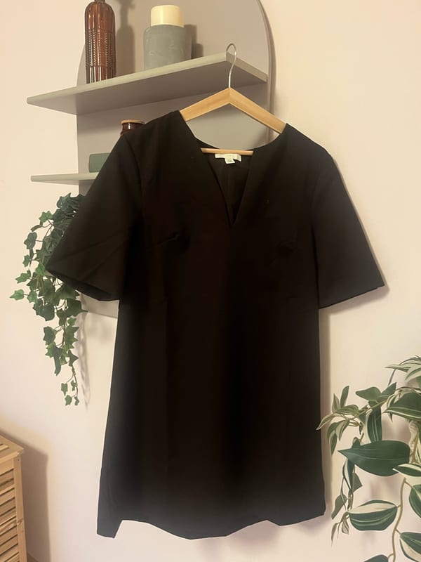 Damen Kleid mit V-Ausschnitt – Größe 34 – Braun