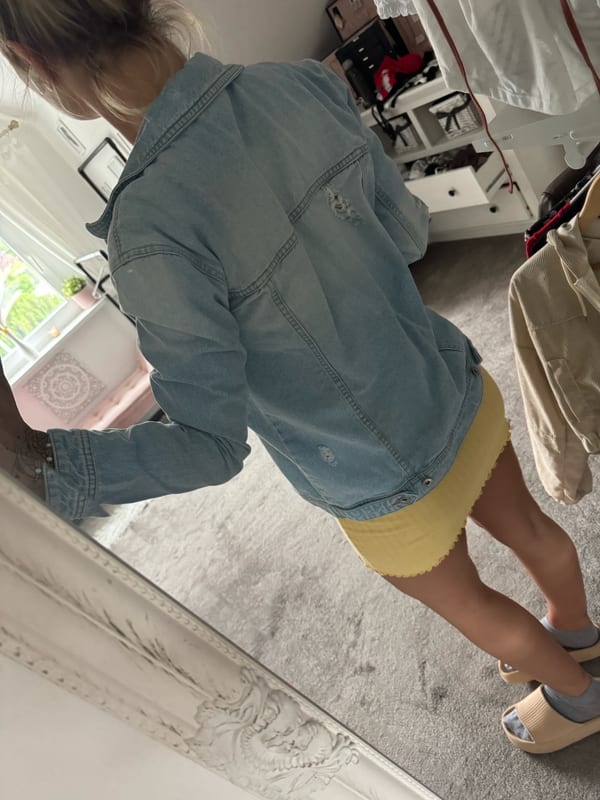 Helle Jeansjacke Damen M | Oversized Denim Jacke | Used Look | Übergangsjacke – Größe M/L – Blau – Bild 3 von 8