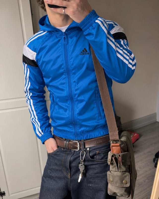 Herren Adidas Trainingsjacke size XS mit Kapuze – Blau